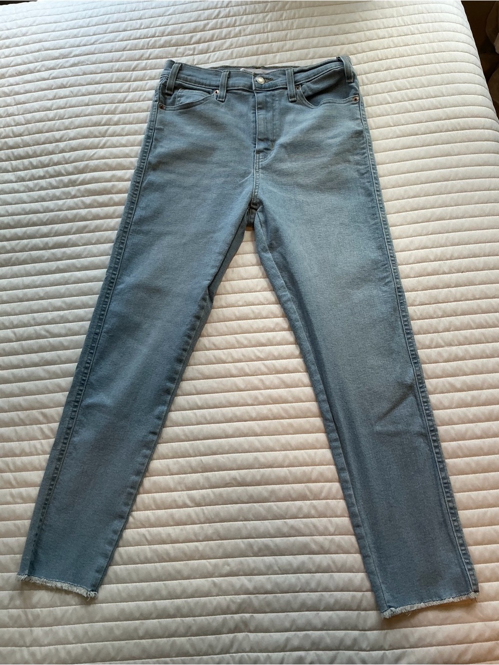 Signature by Levi Strauss Women's High-Rise Skinny Jeans in Light Blue Wash